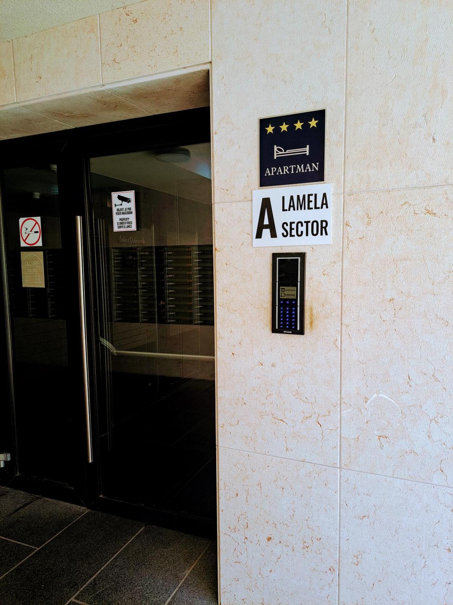 Апартаменти Lupo Gravosa Free Parking Дубровник Екстер'єр фото